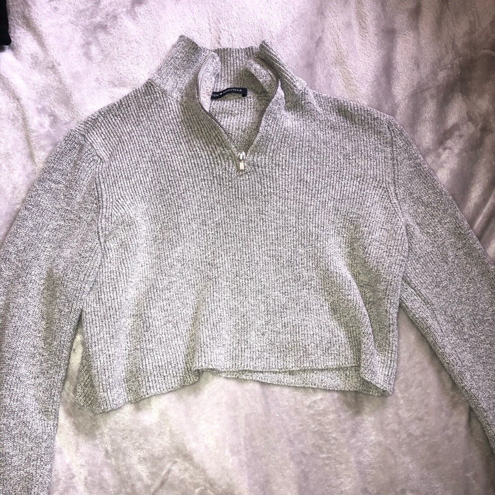 Brandy Melville cropped sweater